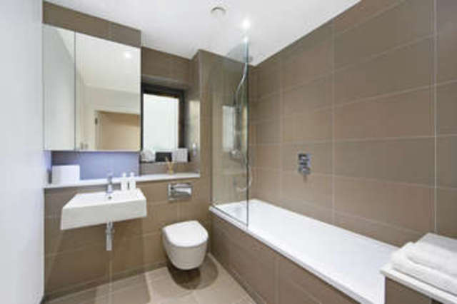  Image of 2 Bedroom Flat  For Sale at Prime Meridian Walk  Canary Wharf, E14 2DT
