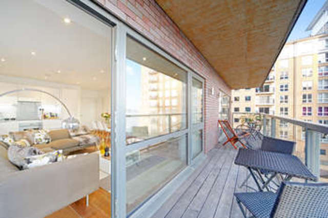  Image of 2 Bedroom Flat  For Sale at Prime Meridian Walk  Canary Wharf, E14 2DT