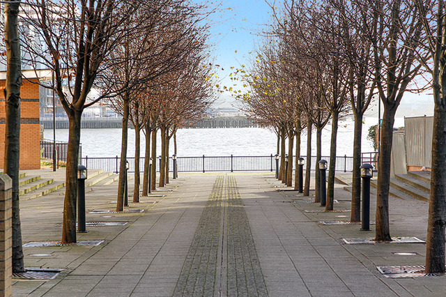  Image of 2 Bedroom Flat  For Sale at Prime Meridian Walk  Canary Wharf, E14 2DT
