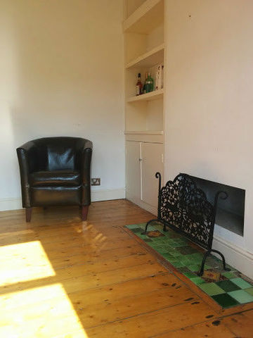  Image of 1 Bedroom Flat  To Rent at Tooting, SW17 9LA