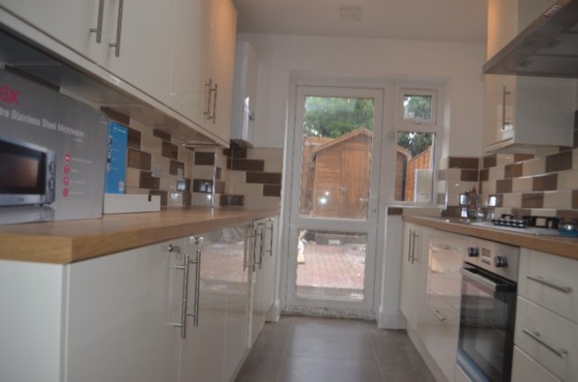  Image of 1 Bedroom House Share  To Rent at Lonsdale Avenue  Wembley, HA9 7EJ