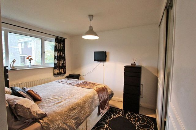  Image of 3 Bedroom Terraced  For Sale at Dunvegan Drive  Southampton, SO16 8DB