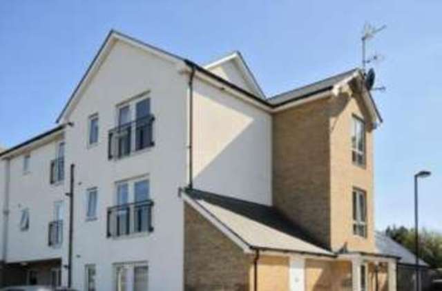 Image of 2 Bedroom Flat  For Sale at Chingford  Highams Park, E4 8AS