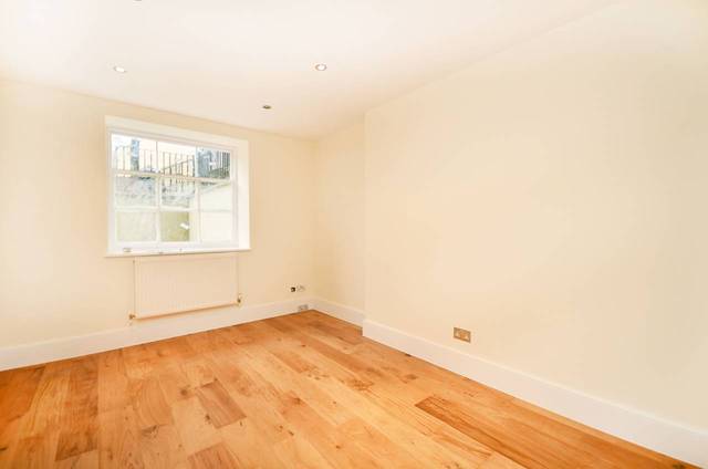  Image of 3 Bedroom Flat  For Sale at Lower Clapton Road  Clapton, E5 0QR