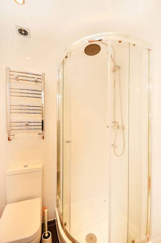  Image of 3 Bedroom Flat  For Sale at Lower Clapton Road  Clapton, E5 0QR