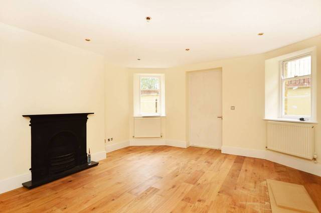  Image of 3 Bedroom Flat  For Sale at Lower Clapton Road  Clapton, E5 0QR