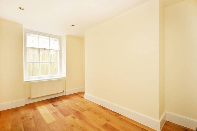  Image of 3 Bedroom Flat  For Sale at Lower Clapton Road  Clapton, E5 0QR