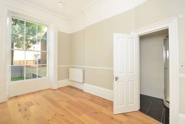  Image of 3 Bedroom Flat  For Sale at Lower Clapton Road  Clapton, E5 0QR