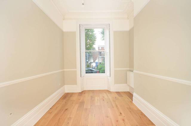  Image of 3 Bedroom Flat  For Sale at Lower Clapton Road  Clapton, E5 0QR