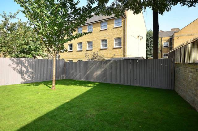  Image of 3 Bedroom Flat  For Sale at Lower Clapton Road  Clapton, E5 0QR