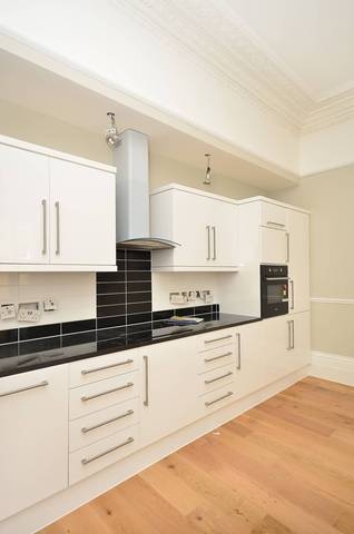  Image of 3 Bedroom Flat  For Sale at Lower Clapton Road  Clapton, E5 0QR
