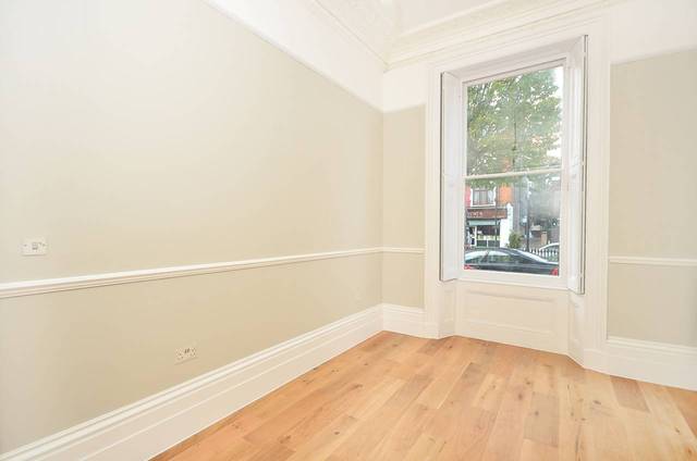  Image of 3 Bedroom Flat  For Sale at Lower Clapton Road  Clapton, E5 0QR