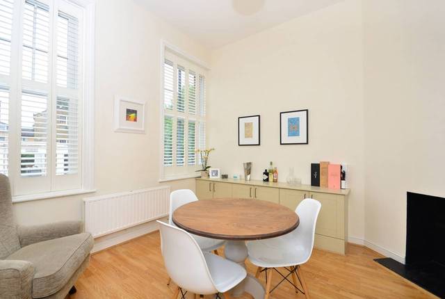  Image of 3 Bedroom Flat  For Sale at Lower Clapton Road  Clapton, E5 0QX