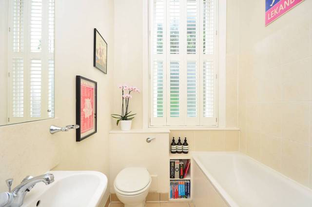  Image of 3 Bedroom Flat  For Sale at Lower Clapton Road  Clapton, E5 0QX