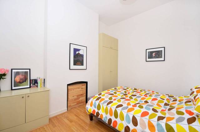  Image of 3 Bedroom Flat  For Sale at Lower Clapton Road  Clapton, E5 0QX