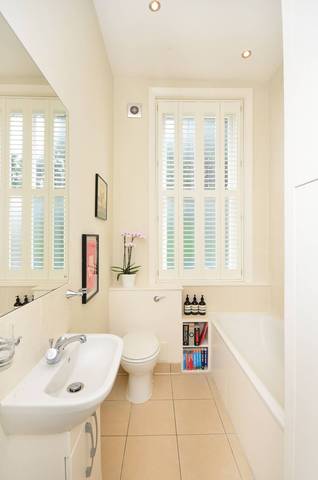 Image of 3 Bedroom Flat  For Sale at Lower Clapton Road  Clapton, E5 0QX