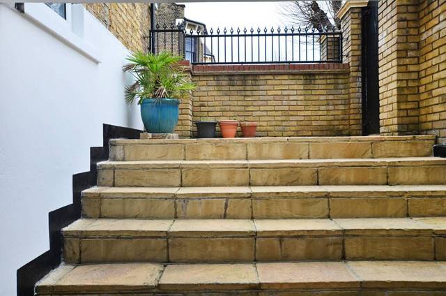  Image of 1 Bedroom Flat  For Sale at Lower Clapton Road  Hackney, E5 0QA