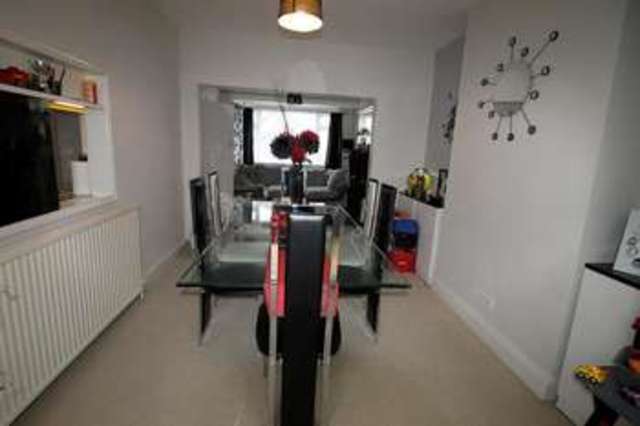  Image of 3 Bedroom Detached  To Rent at Cheam, SM3 8NP