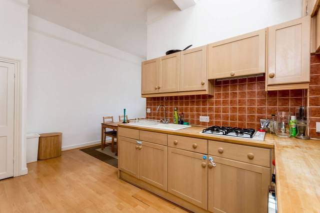  Image of 3 Bedroom Flat  To Rent at Macartney House  Greenwich, SE10 8HJ