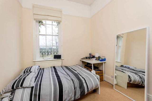  Image of 3 Bedroom Flat  To Rent at Macartney House  Greenwich, SE10 8HJ
