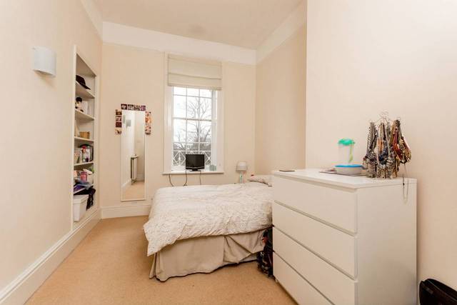  Image of 3 Bedroom Flat  To Rent at Macartney House  Greenwich, SE10 8HJ