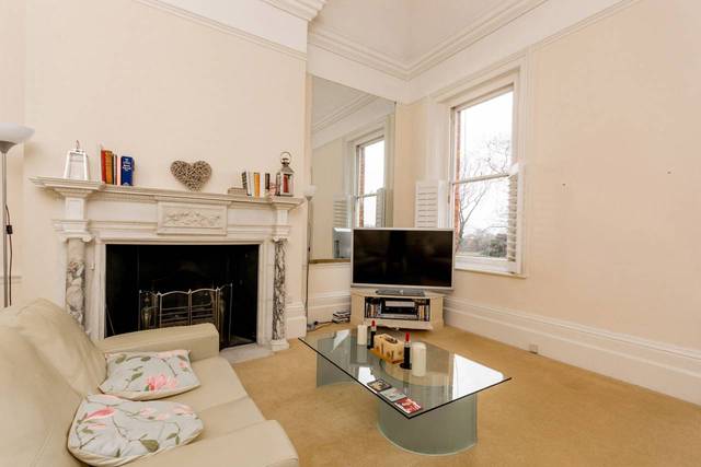  Image of 3 Bedroom Flat  To Rent at Macartney House  Greenwich, SE10 8HJ