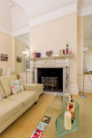  Image of 3 Bedroom Flat  To Rent at Macartney House  Greenwich, SE10 8HJ