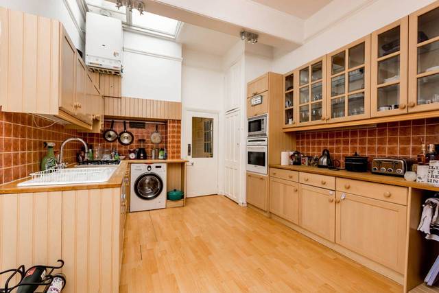  Image of 3 Bedroom Flat  To Rent at Macartney House  Greenwich, SE10 8HJ