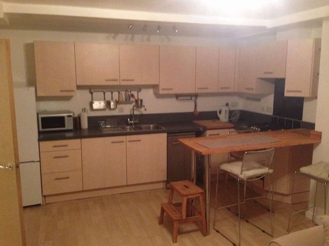  Image of 1 Bedroom Flat  To Rent at Magdalen Street  London, SE1 2RH