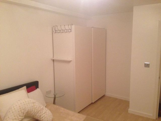  Image of 1 Bedroom Flat  To Rent at Magdalen Street  London, SE1 2RH