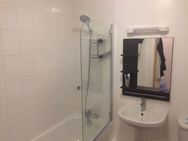  Image of 1 Bedroom Flat  To Rent at Magdalen Street  London, SE1 2RH