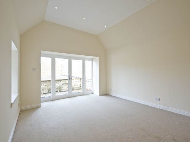  Image of 4 Bedroom Flat  To Rent at Pathhead MidLothian MidLothian, EH37 5PZ