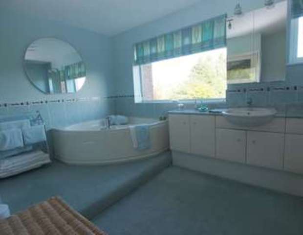  Image of 4 Bedroom Detached  For Sale at Chapel-en-le-Frith  High Peak, SK23 9TP