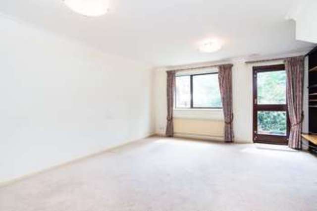  Image of 3 Bedroom Detached  For Sale at London, E14 3BE