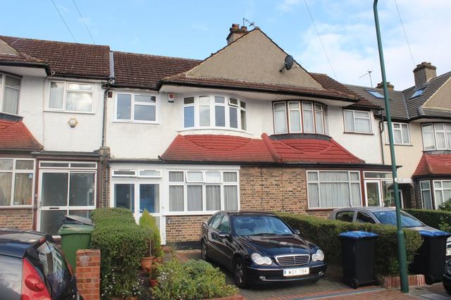  Image of 3 Bedroom Terraced  To Rent at Manor Close  London, NW9 9HD