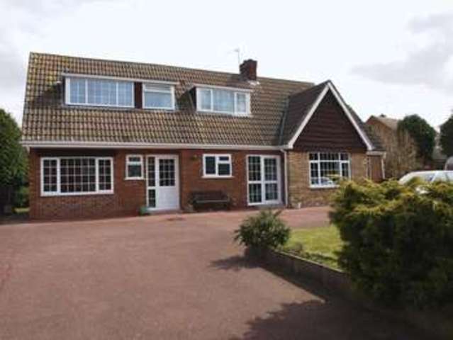  Image of 4 Bedroom Detached  For Sale at Manor Road  Swinderby, LN6 9LS