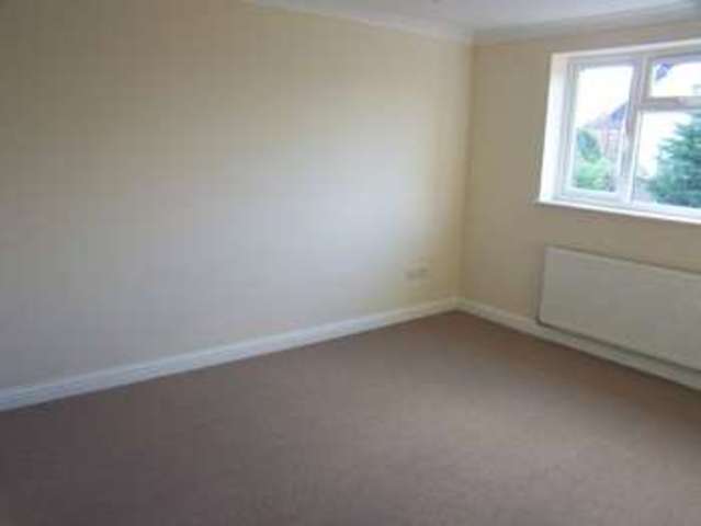  Image of 1 Bedroom Flat  To Rent at Maple Road  SOUTHAMPTON, SO18 4EF