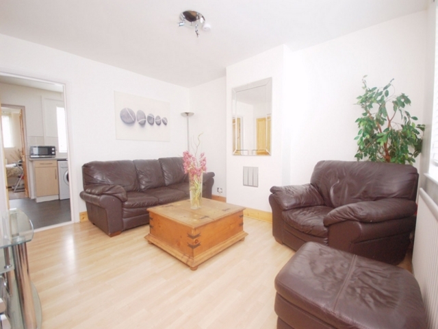  Image of 3 Bedroom Terraced  For Sale at Harlesden Harlesden, NW10 4XH