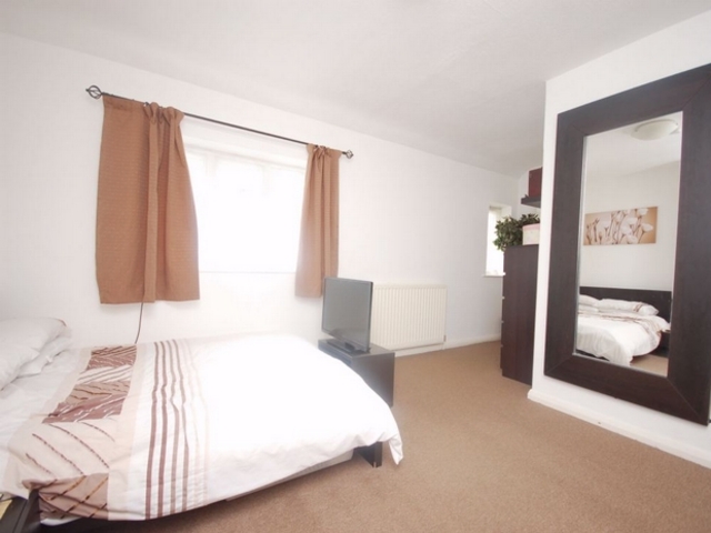  Image of 3 Bedroom Terraced  For Sale at Harlesden Harlesden, NW10 4XH