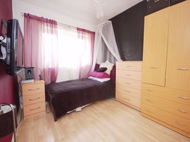  Image of 3 Bedroom Terraced  For Sale at Harlesden Harlesden, NW10 4XH