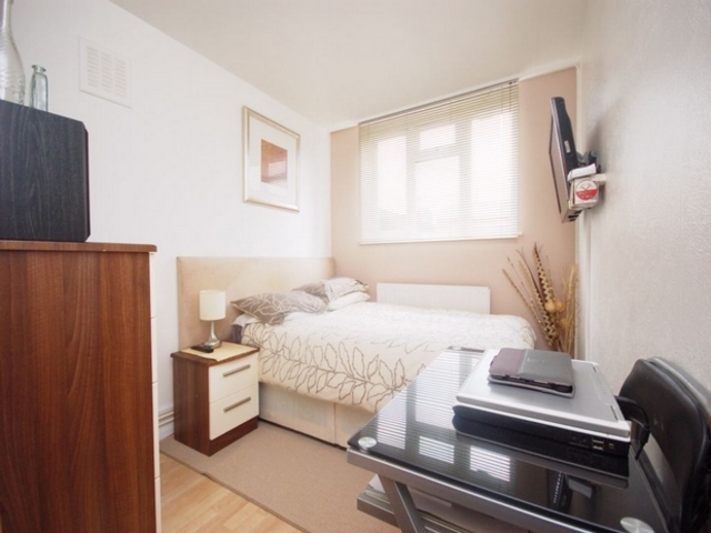  Image of 3 Bedroom Terraced  For Sale at Harlesden Harlesden, NW10 4XH
