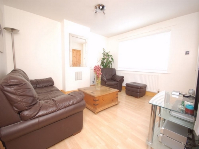  Image of 3 Bedroom Terraced  For Sale at Harlesden Harlesden, NW10 4XH