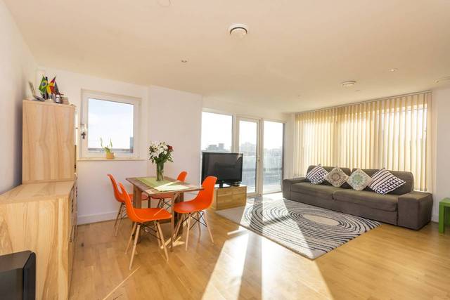  Image of 2 Bedroom Flat  To Rent at Mast Quay  Woolwich, SE18 5NP