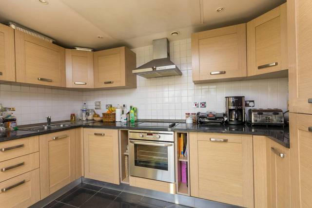  Image of 2 Bedroom Flat  To Rent at Mast Quay  Woolwich, SE18 5NP