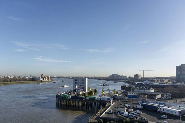  Image of 2 Bedroom Flat  To Rent at Mast Quay  Woolwich, SE18 5NP