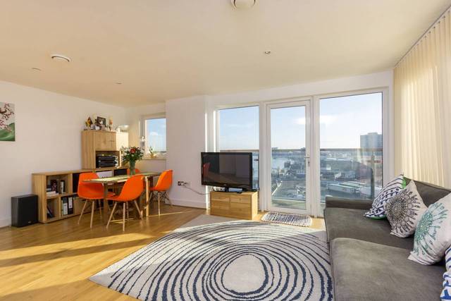  Image of 2 Bedroom Flat  To Rent at Mast Quay  Woolwich, SE18 5NP