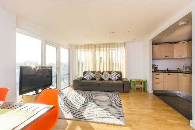  Image of 2 Bedroom Flat  To Rent at Mast Quay  Woolwich, SE18 5NP