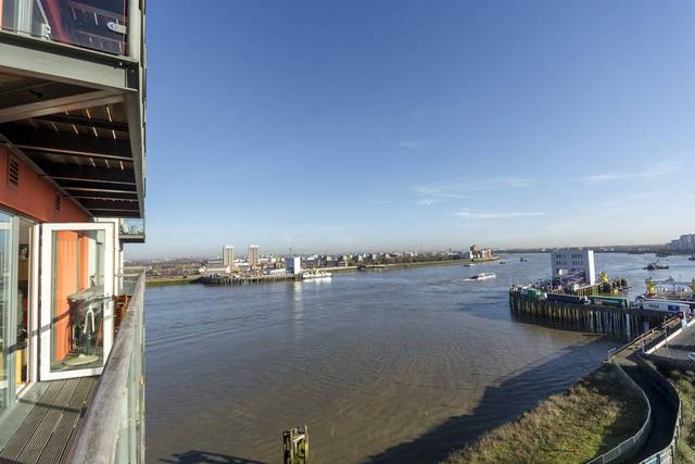  Image of 2 Bedroom Flat  To Rent at Mast Quay  Woolwich, SE18 5NP
