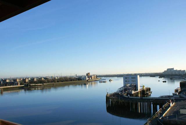 Image of 2 Bedroom Flat  To Rent at Mast Quay  Woolwich, SE18 5NP
