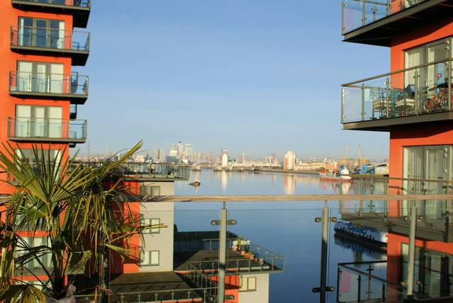  Image of 2 Bedroom Flat  To Rent at Mast Quay  Woolwich, SE18 5NP